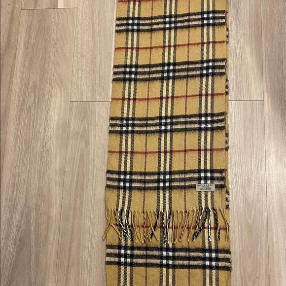 Burberry Scarf 🧣